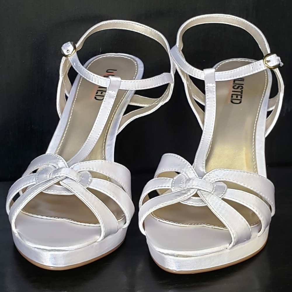 Kenneth Cole T-Strap peep toe leather sole white‎ satin heel NEW